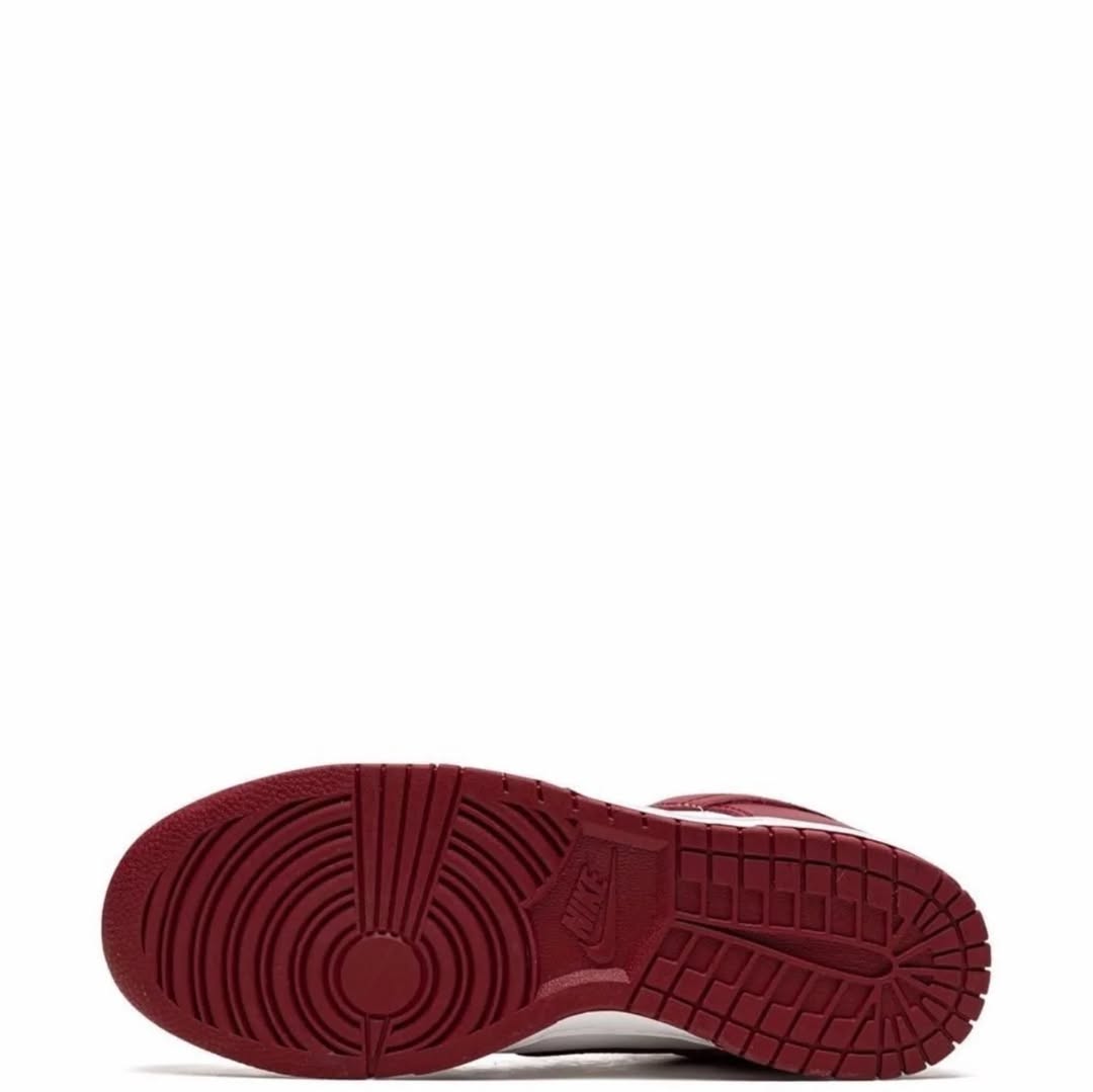NIKE DUNKS _ TEAM RED